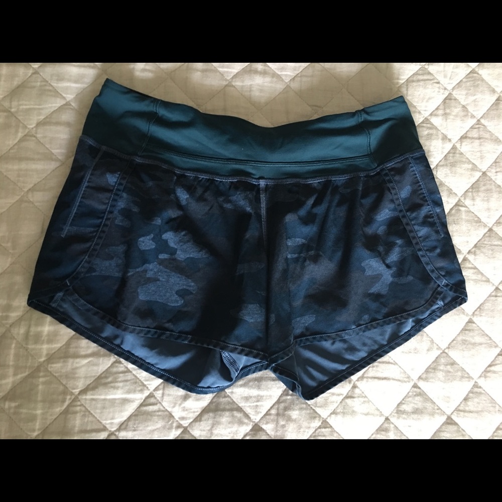 Lulu Camo Shorts Size 6